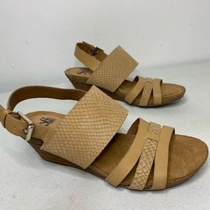 NWOT Velora Snakeskin Embossed Wedge Sandal Size 6